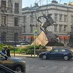 затишна в центрі *